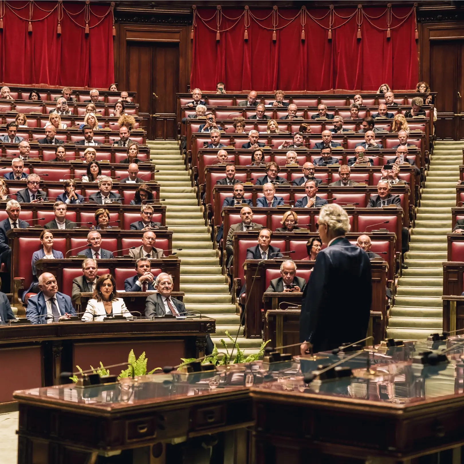 Standing Ovation at the Chamber of Deputies